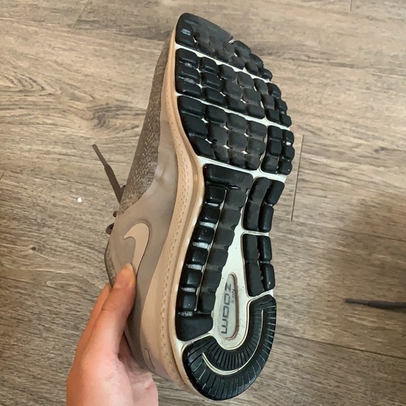 EUC Nike Gray Zoom Vomero 13 - Picture 13 of 14